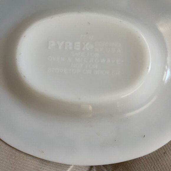 Vintage 1970s Pyrex Spring Blossom Green/Crazy Daisy Gravy Boat + Underplate Set - Picture 3 of 3